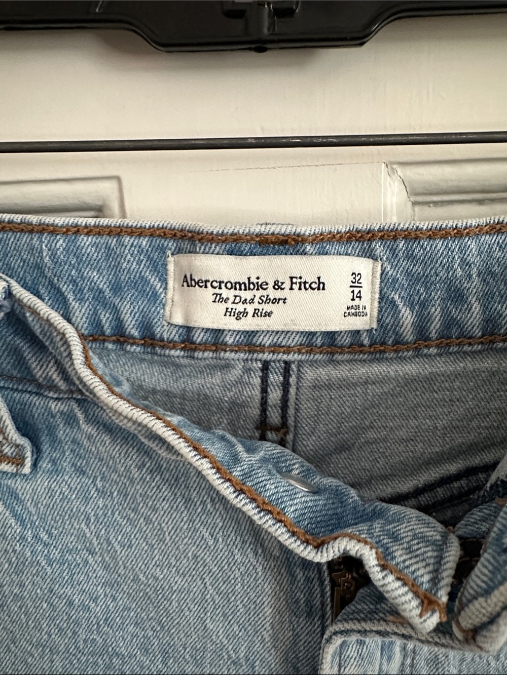 Abercrombie & Fitch The Dad Short, High Rise - Picture 2 of 3